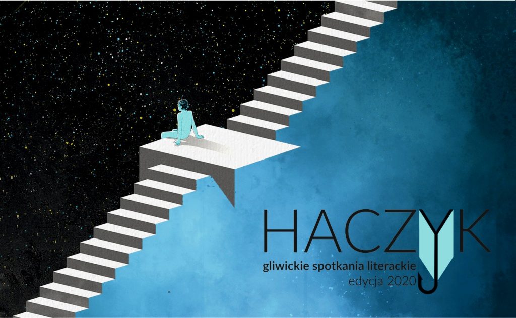 Haczyk - Gliwickie Spotkania Literackie. Edycja 2020. W tle człowiek tyłem siedzi na schodach i patrzy w niebo. Pat