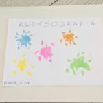 Kartka z obrazkami w postaci kolorowych kleksów, na górze tekst "Kleksografia", na dole podpis: Marta, 6 lat