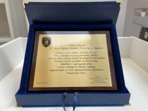 75 lat MBP - tablica gratulacyjna od Straży Miejskiej w Gliwicach